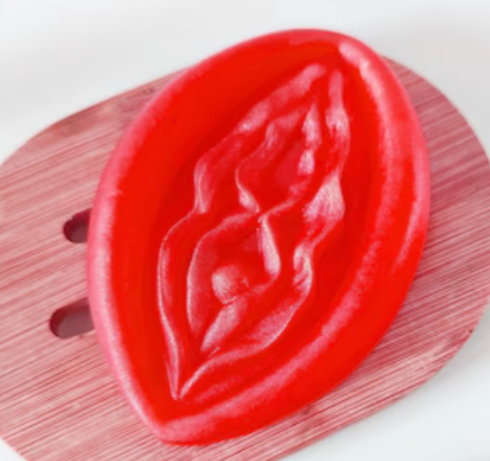 DIABLO PICANTE - 2 SABONETES PERFUMADOS EM FORMATO DE VAGINA VERMELHOS
